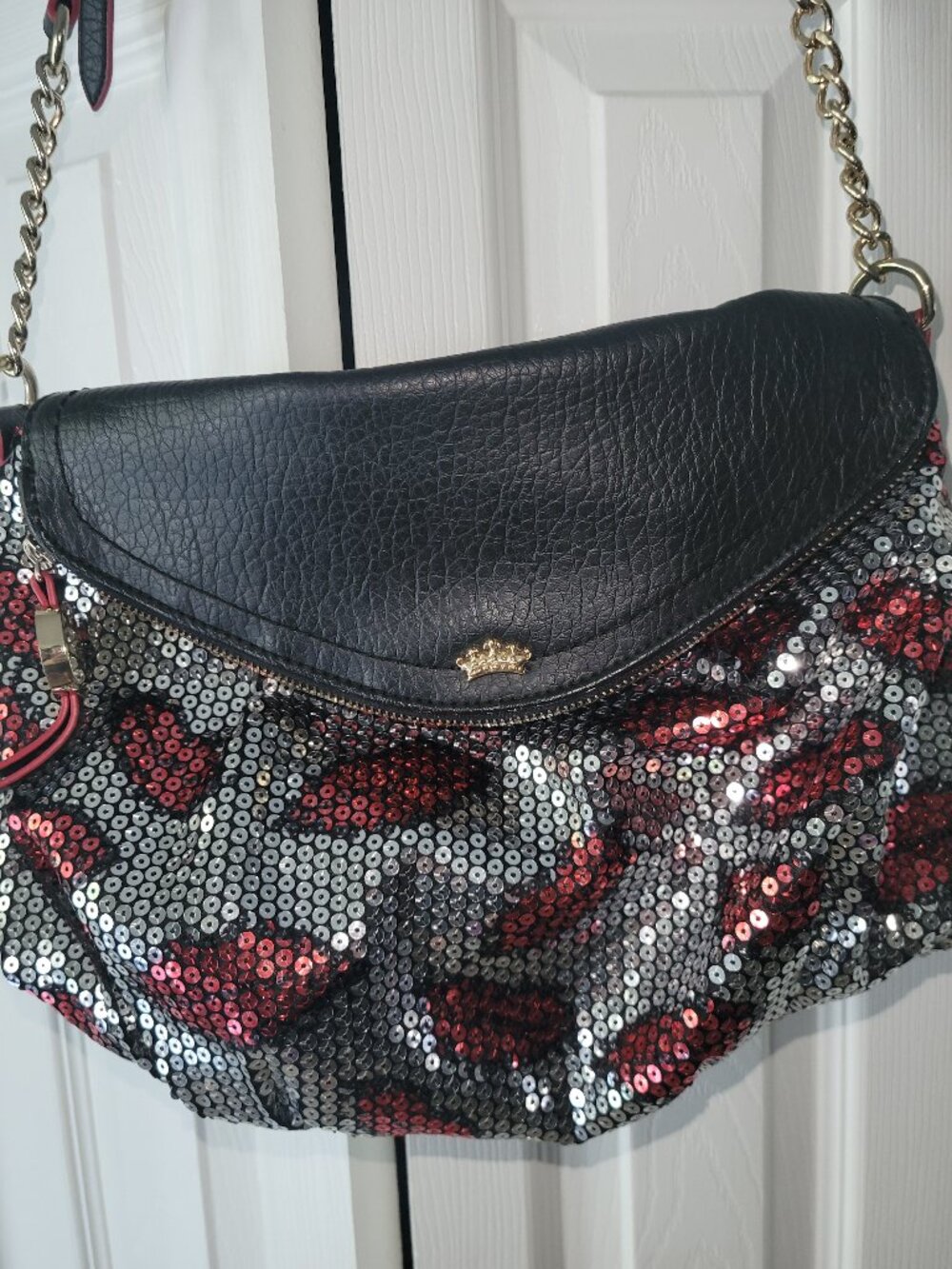 Like New, Juicy Couture Sequin Lip Design Shoulder Bag